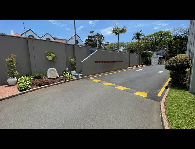 1 BEDROOM APARTMENT FOR SALE IN ESSENWOOD